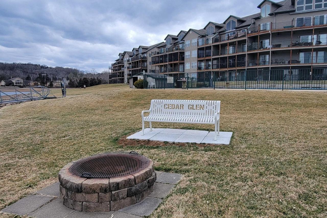 Step-Free Camdenton Condo With Boat Ramp, Dock, Slip Kültér fotó