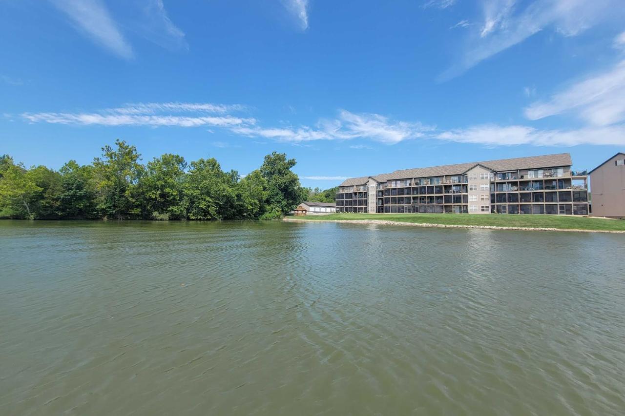 Step-Free Camdenton Condo With Boat Ramp, Dock, Slip Kültér fotó