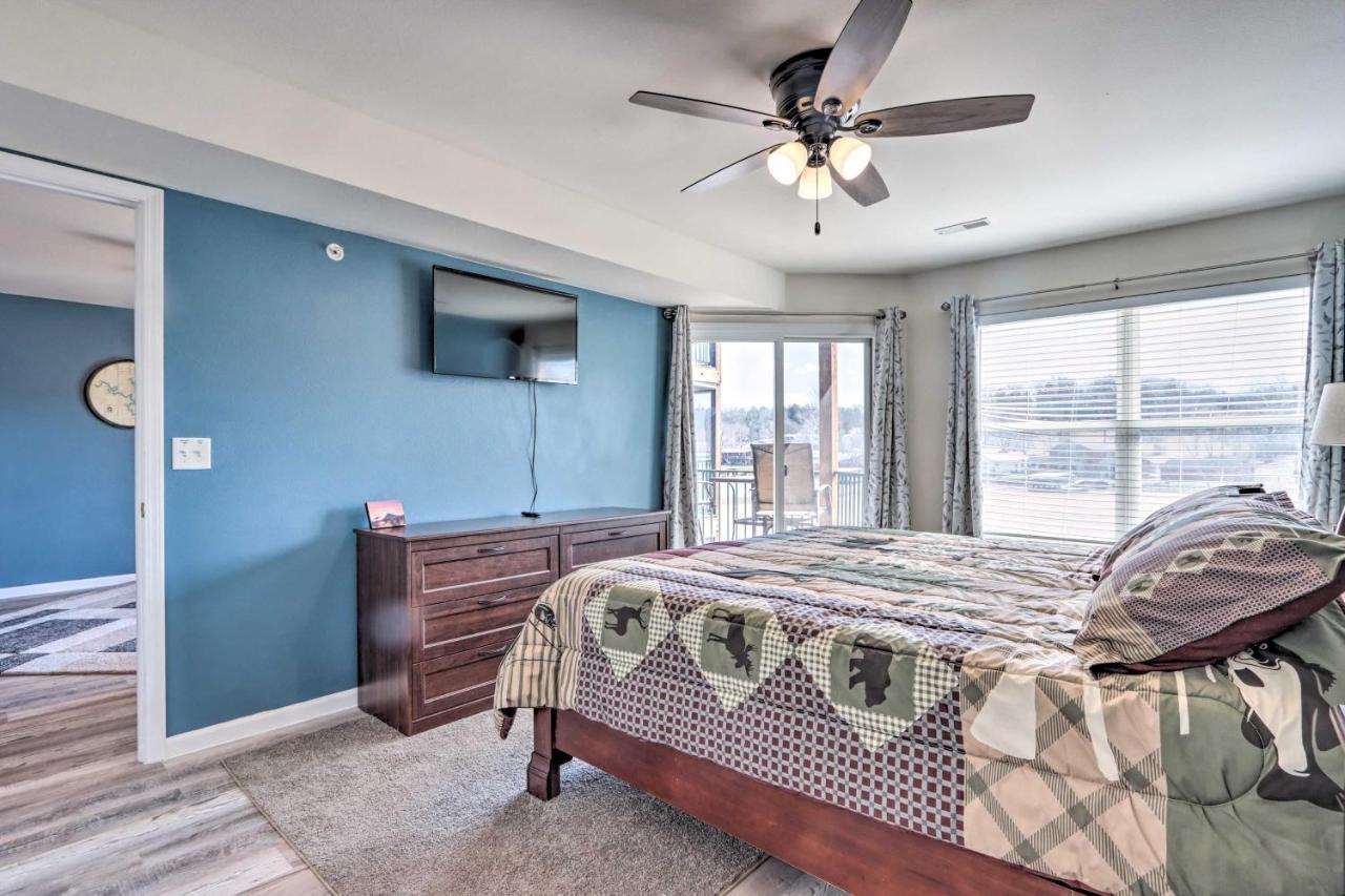 Step-Free Camdenton Condo With Boat Ramp, Dock, Slip Kültér fotó